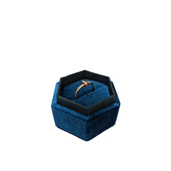 Stříbrný prsten T design, 18ct růžové zlato, zirkony