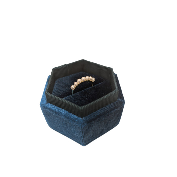 Stříbrný prsten zlacený, 14kt zlato, sladkovodní perla 2 mm
