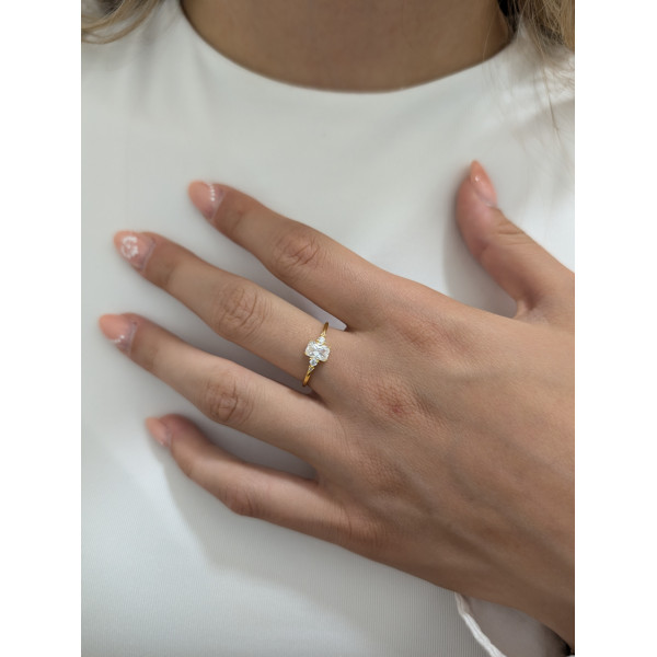 Stříbrný zlacený prsten 14kt zlato – radiant cut zirkon a menší zirkony, minimalistický