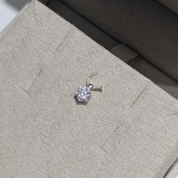 Přívěsek solitér z bílého zlata s přírodním diamantem 0,50 ct (6 krapen)
