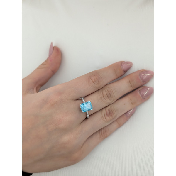 Stříbrný prsten s obdélníkovým modrým zirkonem crushed ice 4 ct Stříbrný prsten s obdélníkovým modrým zirkonem crushed ice 4 ct