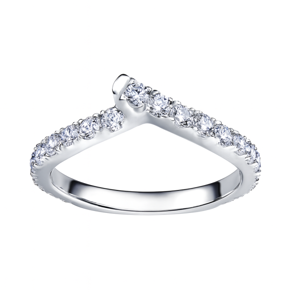 Stříbrný prsten do tvaru špičky zdobený zirkony