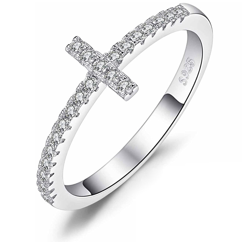Stříbrný prsten s motivem křížku a zirkony po obvodu Stříbrný prsten s motivem křížku a zirkony po obvodu