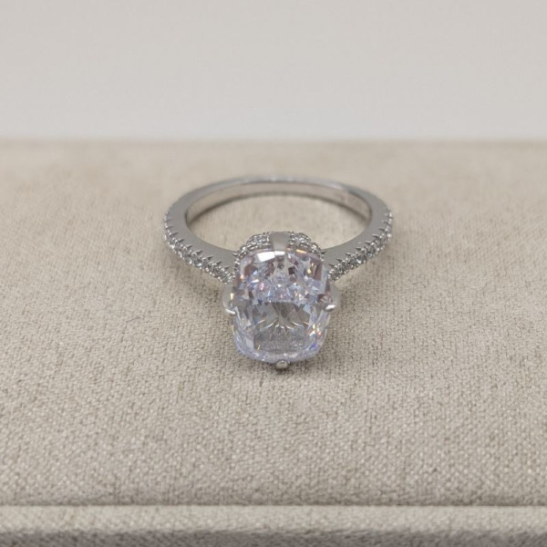 Exkluzivní stříbrný prsten s velkým zirkonem Cushion Cut a kamínky po stranách