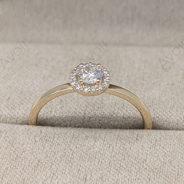 Zásnubní prsten Halo ze žlutého zlata s laboratorními diamanty (centrální 0,25 ct)
