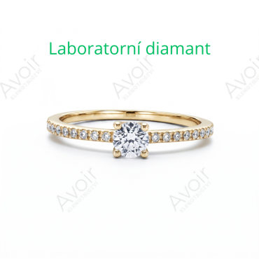 Zásnubní prsten ze žlutého zlata s 4mm laboratorním diamantem a bočním osazením