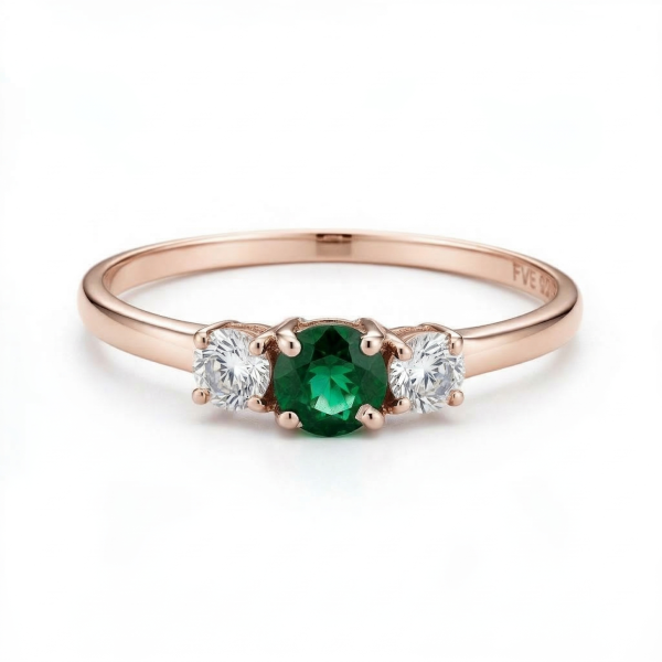 Zásnubní prsten ze žlutého zlata se smaragdem a bílými safíry - Trinity