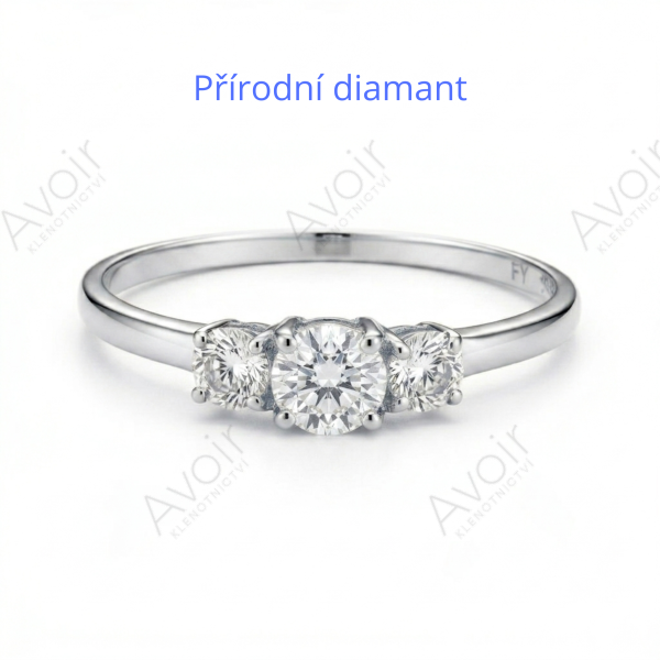 Prsten z bílého zlata se třemi přírodními diamanty
