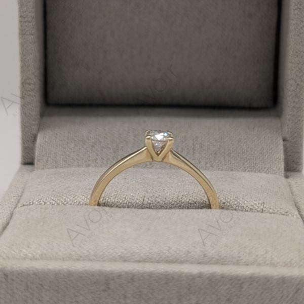 Zásnubní prsten solitér ze žlutého zlata s přírodním diamantem 0,20 ct (4 krapny)