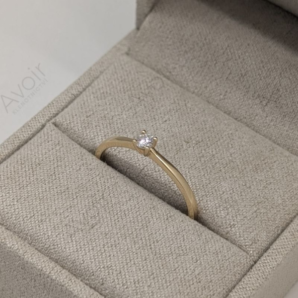 Zásnubní prsten solitér ze žlutého zlata s přírodním diamantem 0,10 ct (4 krapny)
