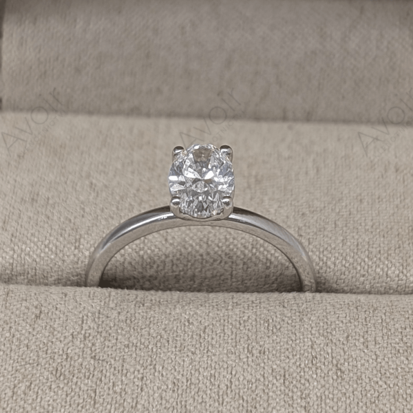 Zásnubní prsten z bílého zlata s laboratorním diamantem 1,00 ct – Brus ovál