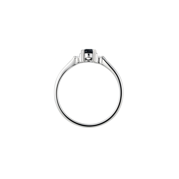 Zásnubní prsten oválný safír (0,38 ct) s dvěma bočními diamanty z bílého zlata 14ct Zásnubní prsten oválný safír (0,38 ct) s dvěma bočními diamanty z bílého zlata 14ct