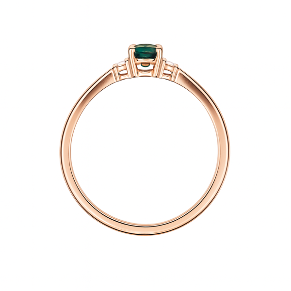 Prsten z růžového zlata s oválným smaragdem a diamanty