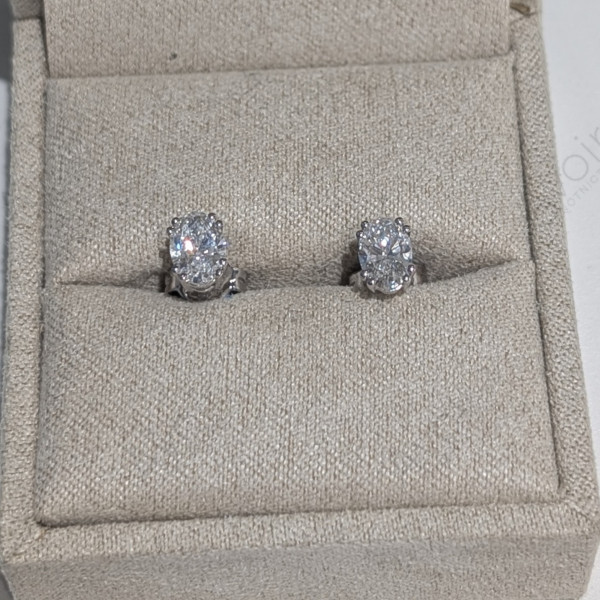Diamantové náušnice z bílého zlata (Lab. diamanty ovál, celkem 0,98 ct) – Puzetové zapínání
