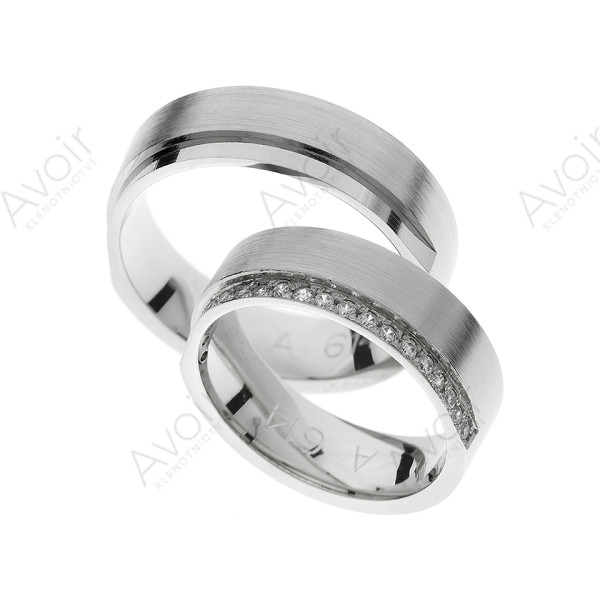 Elegantní snubní prsten s diamanty