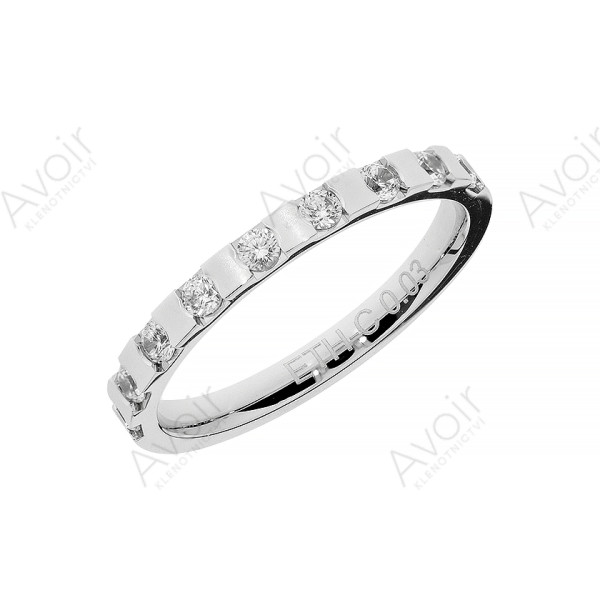 Elegantní snubní prsten s diamanty