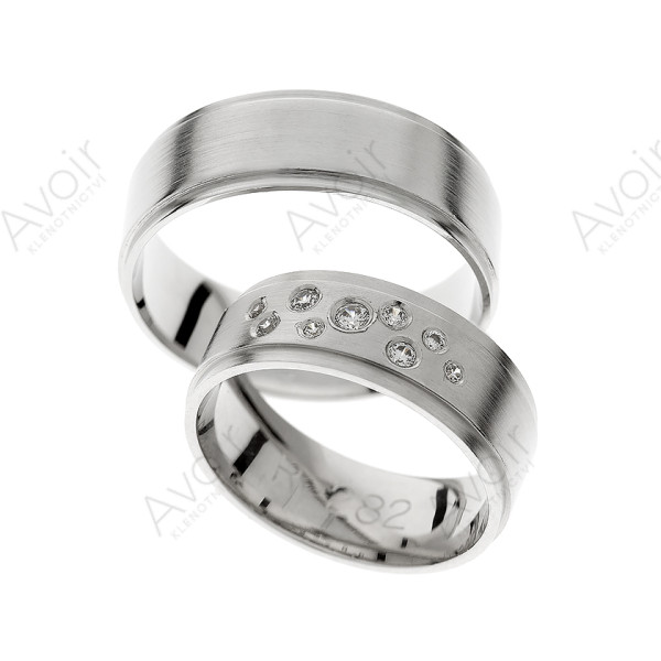 Elegantní snubní prsten s diamanty